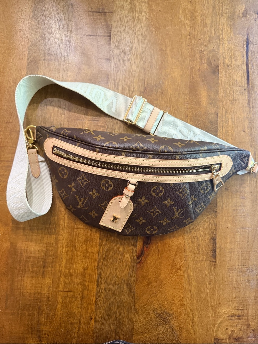 Louis Vuitton High Rise bumbag Monogram Canvas with Crossbody Adjustable Strap